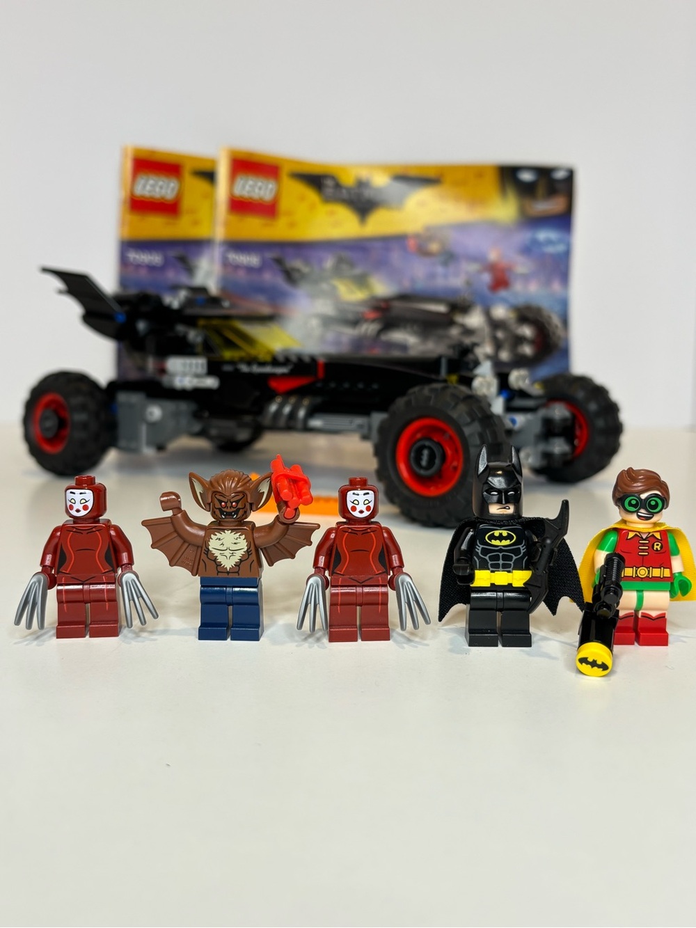 LEGO #70905 The Batmobile - Picture 3 of 16